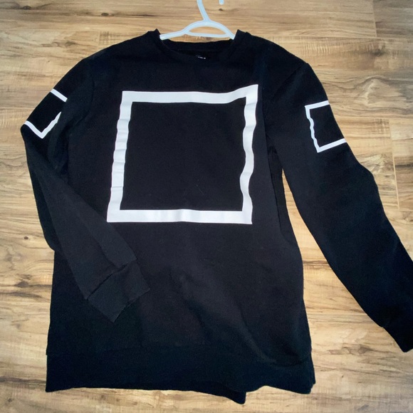 Black and white square crewneck - Picture 5 of 6